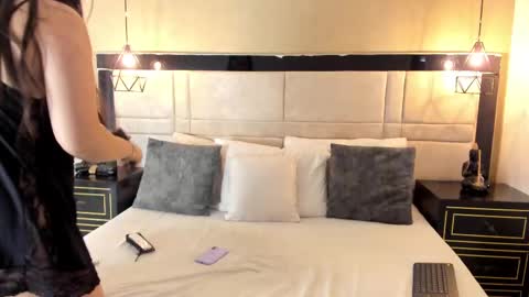 Snapshot of roussewalker chatting on November 13, 12:04 pm RousseWalker online show from November 13, 12:04 pm