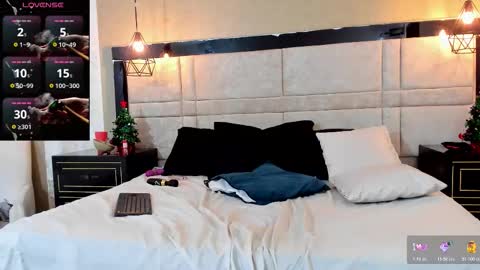 Snapshot of roussewalker chatting on November 27, 1:07 am RousseWalker online show from November 27, 1:07 am