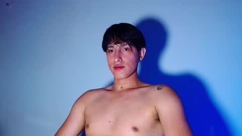 rowanboy23 online show from January 18, 1:53 am