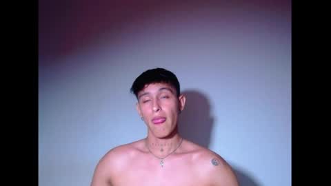 rowanboy23 online show from July 7, 3:20 am
