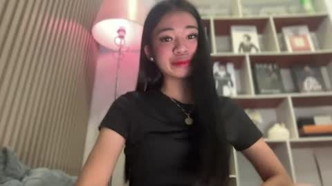 Snapshot of roweena_rodrigo69x chatting on July 17, 8:43 am roweena online show from July 17, 8:43 am