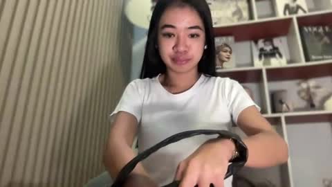 Snapshot of roweena_rodrigo69x chatting on July 19, 6:55 pm roweena online show from July 19, 6:55 pm