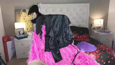 Snapshot of roxalanastar chatting on May 11, 7:22 pm Roxalana online show from May 11, 7:22 pm