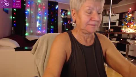 Snapshot of roxana_brooks chatting on December 31, 3:09 pm Roxana online show from December 31, 3:09 pm
