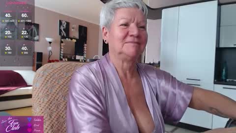 Snapshot of roxana_brooks chatting on October 1, 7:47 am Roxana online show from October 1, 7:47 am