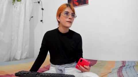 Snapshot of roxanajames__ chatting on September 22, 4:20 pm roxy online show from September 22, 4:20 pm