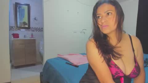 roxanasexy2025 online show from March 4, 12:44 pm