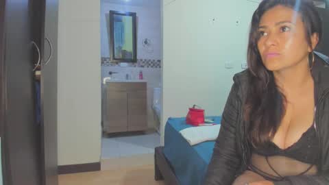 roxanasexy2025 online show from March 7, 12:01 pm