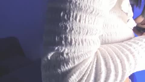 Snapshot of roxanedewalle chatting on November 24, 7:52 am Roxane online show from November 24, 7:52 am