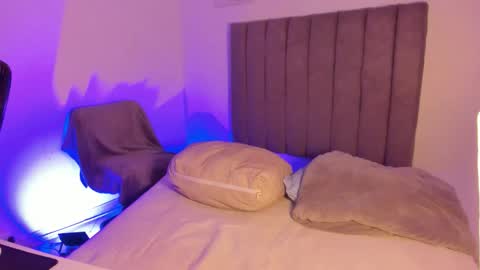 Roxane online show from February 12, 5:02 am