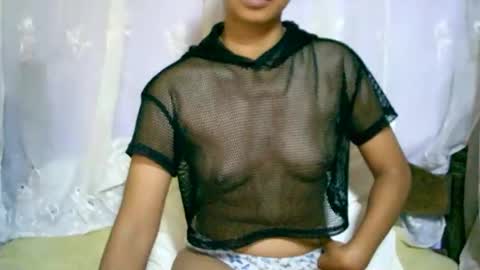 Snapshot of roxanne_98 chatting on January 18, 2:47 am roxanne_98 online show from January 18, 2:47 am