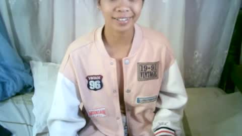 Snapshot of roxanne_98 chatting on January 23, 3:05 am roxanne_98 online show from January 23, 3:05 am