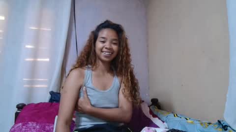 Snapshot of roxanne_98 chatting on October 8, 4:43 am roxanne_98 online show from October 8, 4:43 am