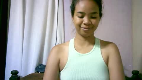 Snapshot of roxanne_98 chatting on October 29, 1:30 am roxanne_98 online show from October 29, 1:30 am