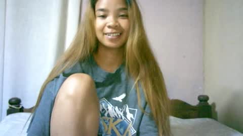 Snapshot of roxanne_98 chatting on November 20, 12:33 am roxanne_98 online show from November 20, 12:33 am