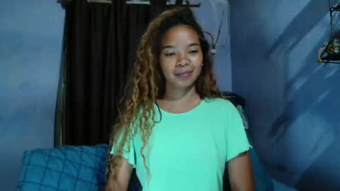 roxanne_98 online show from April 29, 2:26 am