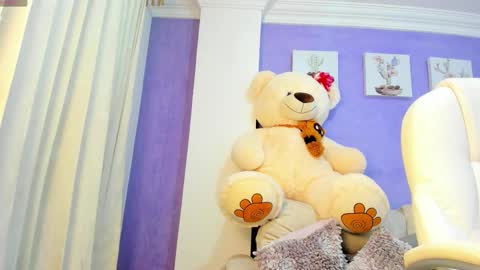 Snapshot of roxanneevans_ chatting on October 24, 1:07 pm Roxanne evans Schedule 700 -1400GTM-5 online show from October 24, 1:07 pm