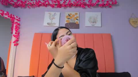 Juliana 3 online show from May 21, 12:12 pm