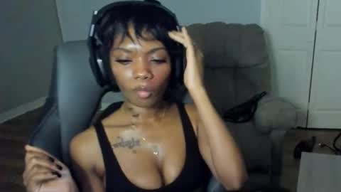 Snapshot of roxcakes chatting on May 13, 3:42 pm roxcakes online show from May 13, 3:42 pm