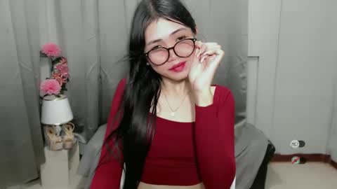 Snapshot of roxie_fuckdoll chatting on January 6, 3:42 am Roxie online show from January 6, 3:42 am