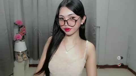 Snapshot of roxie_fuckdoll chatting on January 9, 8:34 am Roxie online show from January 9, 8:34 am