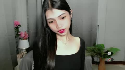 Snapshot of roxie_fuckdoll chatting on February 3, 9:39 pm Roxie online show from February 3, 9:39 pm