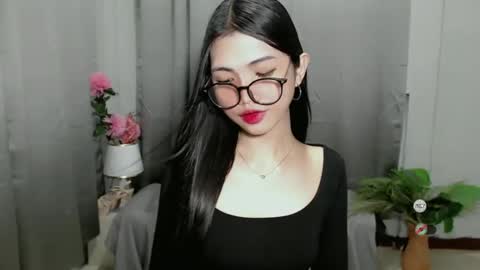 Snapshot of roxie_fuckdoll chatting on February 4, 12:40 am Roxie online show from February 4, 12:40 am