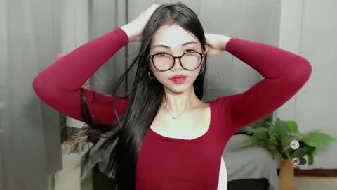 Snapshot of roxie_fuckdoll chatting on February 7, 1:25 am Roxie online show from February 7, 1:25 am