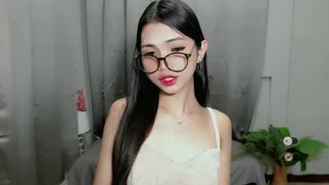 Snapshot of roxie_fuckdoll chatting on February 8, 9:46 pm Roxie online show from February 8, 9:46 pm