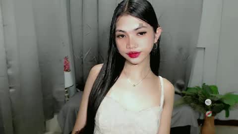 Snapshot of roxie_fuckdoll chatting on February 9, 1:44 am Roxie online show from February 9, 1:44 am