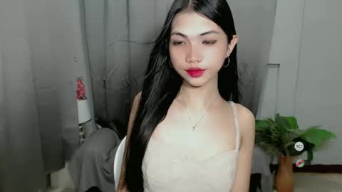 Snapshot of roxie_fuckdoll chatting on February 9, 8:44 am Roxie online show from February 9, 8:44 am