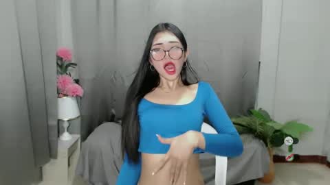 Snapshot of roxie_fuckdoll chatting on March 9, 1:04 am Roxie online show from March 9, 1:04 am