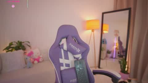 Snapshot of roxie_gates chatting on June 22, 6:05 pm R O X I E online show from June 22, 6:05 pm