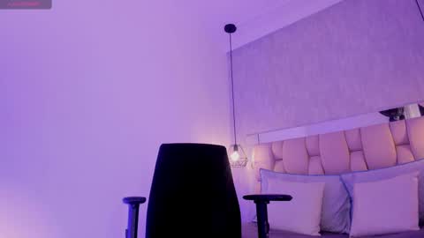 Snapshot of roxie_summers chatting on February 13, 2:01 am Roxie online show from February 13, 2:01 am