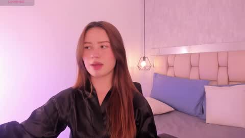 Snapshot of roxie_summers chatting on February 18, 10:36 pm Roxie online show from February 18, 10:36 pm