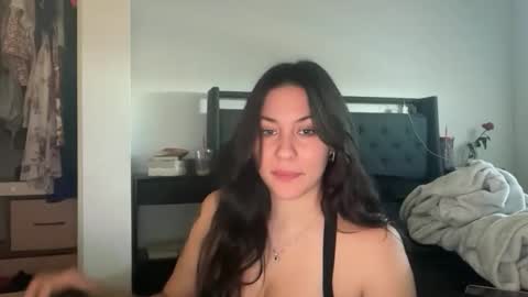 Snapshot of roxie_v chatting on December 18, 10:49 pm Roxie online show from December 18, 10:49 pm