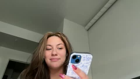 Snapshot of roxie_v chatting on March 9, 8:24 pm Roxie online show from March 9, 8:24 pm