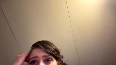 Snapshot of roxiebcali chatting on December 14, 10:09 am Roxybcali online show from December 14, 10:09 am