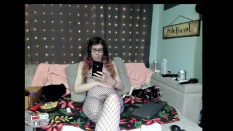 roxihazeleyes online show from February 1, 4:46 am