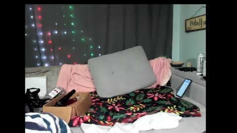 roxihazeleyes online show from February 3, 7:07 am