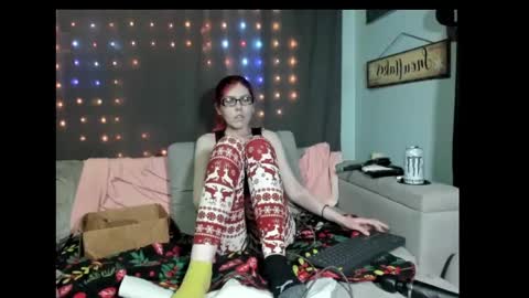 roxihazeleyes online show from February 11, 1:20 am