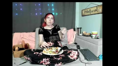 roxihazeleyes online show from February 12, 6:51 am