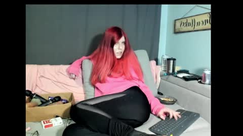 roxihazeleyes online show from February 13, 7:24 am