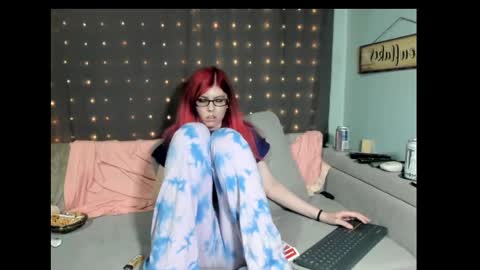 roxihazeleyes online show from February 17, 6:20 am