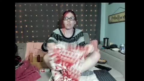 roxihazeleyes online show from February 21, 7:45 am