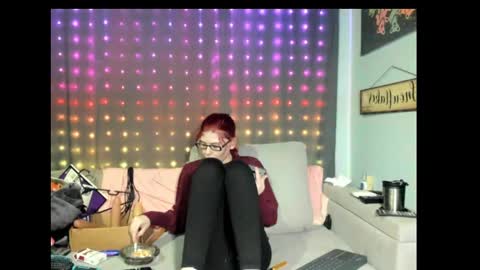 roxihazeleyes online show from February 25, 3:52 am