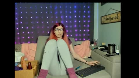 roxihazeleyes online show from February 28, 1:26 am