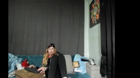 roxihazeleyes online show from December 15, 1:32 am