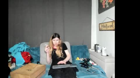 roxihazeleyes online show from January 10, 1:46 pm