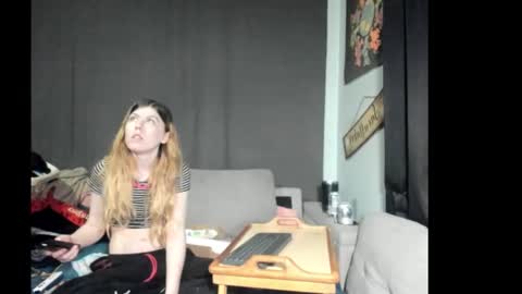 roxihazeleyes online show from March 2, 4:14 am